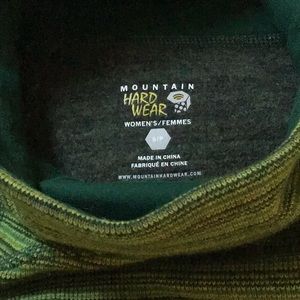 Mountain Hardware sweater in excellent condition.